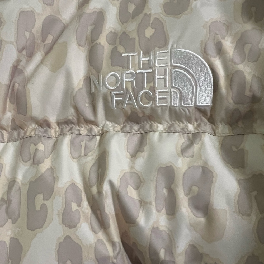 THE NORTH FACE Nuptse Cropped Leopard Print Jacket - Picture 4 of 12